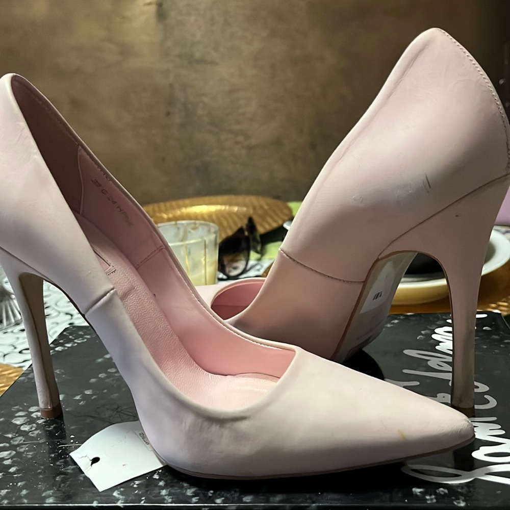 8.5 baby pink shoe heel gently won